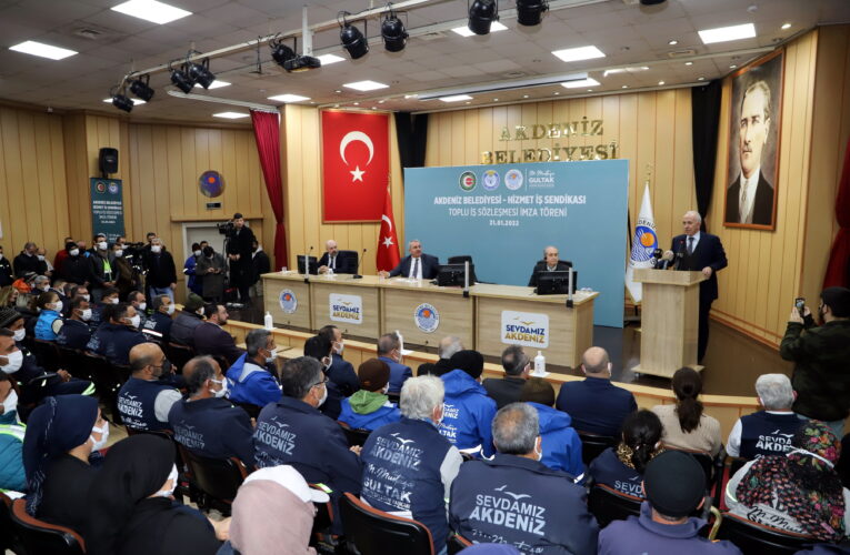 AKDENİZ BELEDİYESİ’NDE TOPLU İŞ SÖZLEŞMESİ SEVİNCİ