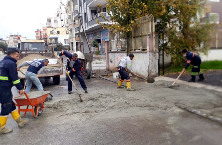 Yıkılan okul duvarı tamir edildi, beton dökümü yapıldı