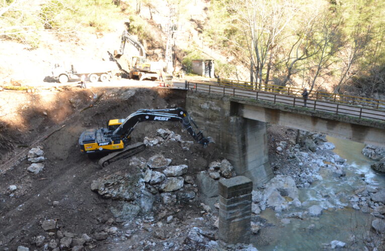 BÜYÜKŞEHİR, ÇAMLIYAYLA’DA AŞIRI YAĞIŞ NEDENİYLE OLUŞAN OLUMSUZLUKLARI BİR BİR ORTADAN KALDIRIYOR