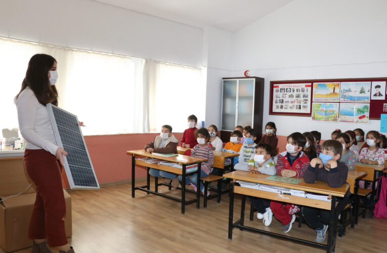 ÇOCUKLAR TEMİZ ENERJİ KAYNAKLARINI ÖĞRENİYOR