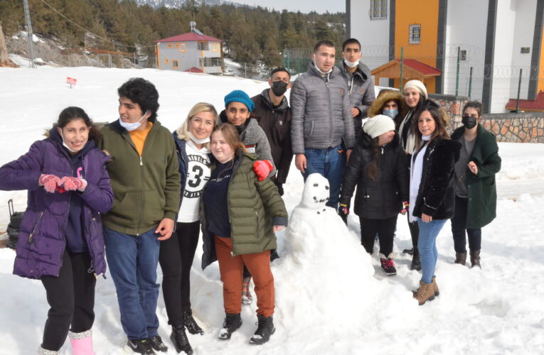 TARSUS MOLA EVİ’NDEN YARARLANAN ÖZEL ÇOCUKLAR KARBOĞAZI’NDA KAR KEYFİ YAŞADI