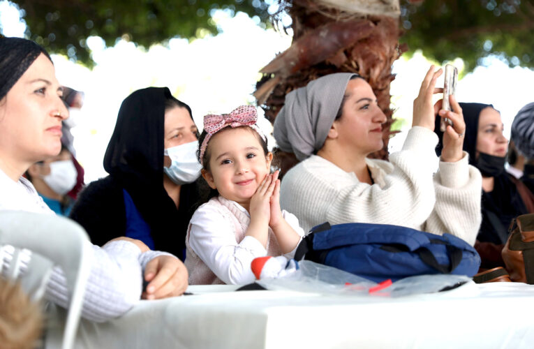 BAŞKAN SEÇER VE MERAL SEÇER KURSİYERLERE BELGELERİNİ VERDİ