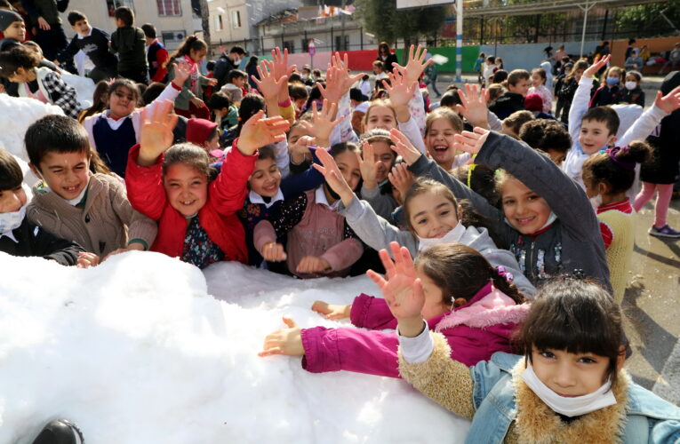 Kar eğlencesine veliler de katıldı