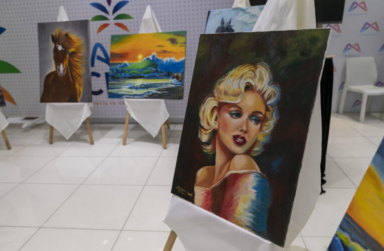 BÜYÜKŞEHİR’İN ÜRETİCİ KADIN BULUŞMALARI’NA MÜZEYYEN ÇETİNKAYA’NIN TABLOLARI RENK KATTI