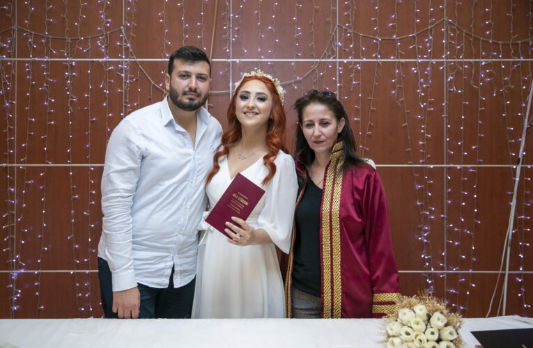 ÇİFTLER EN ÖZEL GÜNLERİ İÇİN 02.02.2022 TARİHİNİ SEÇTİ