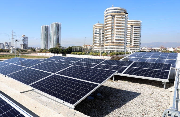 “MERSİN’DE GÜNEŞ ENERJİ SANTRALLERİNİN KURULMASI EKONOMİK OLARAK ÇOK ÖNEMLİ”