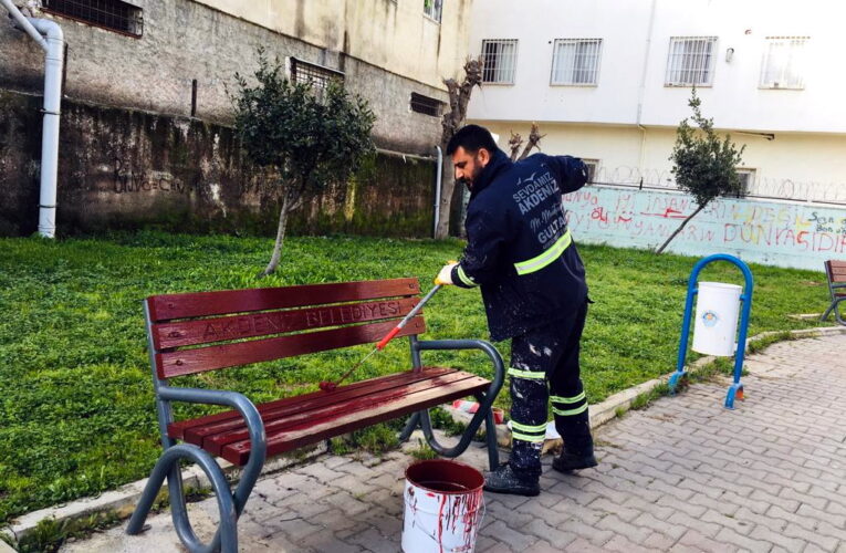 Parklar da elden geçirilip yenileniyor