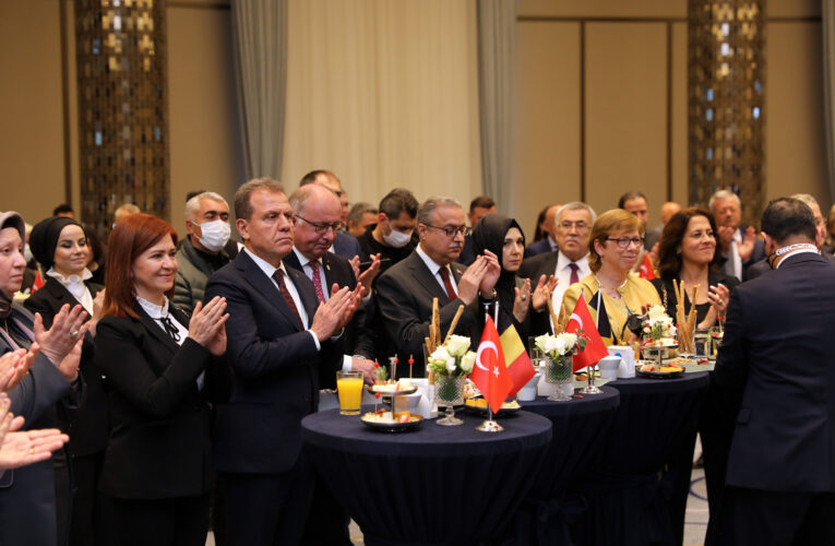 SEÇER: “MERSİN HUZUR, SEVGİ, SAYGI KENTİDİR”