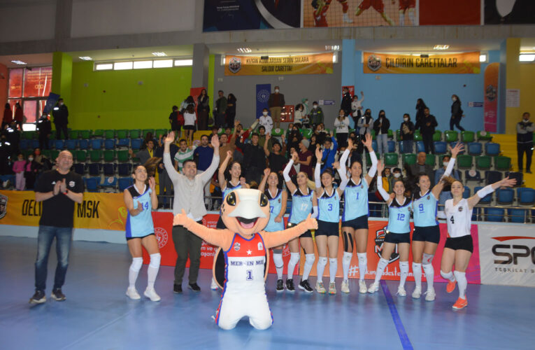 BÜYÜKŞEHİR’İN KADIN BASKETBOL, VOLEYBOL VE HENTBOL TAKIMLARI SAHALARDAN GALİP AYRILDI