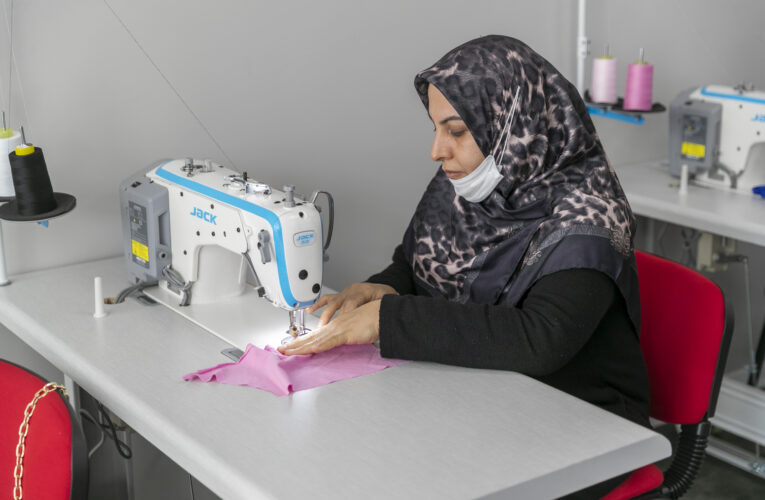 KURSİYERLERİN ÜRETTİĞİ PİJAMA VE TİŞÖRTLER, BÜYÜKŞEHİR’İN KIYAFET EVİ’NDE ÇOCUKLARA ULAŞTIRILACAK