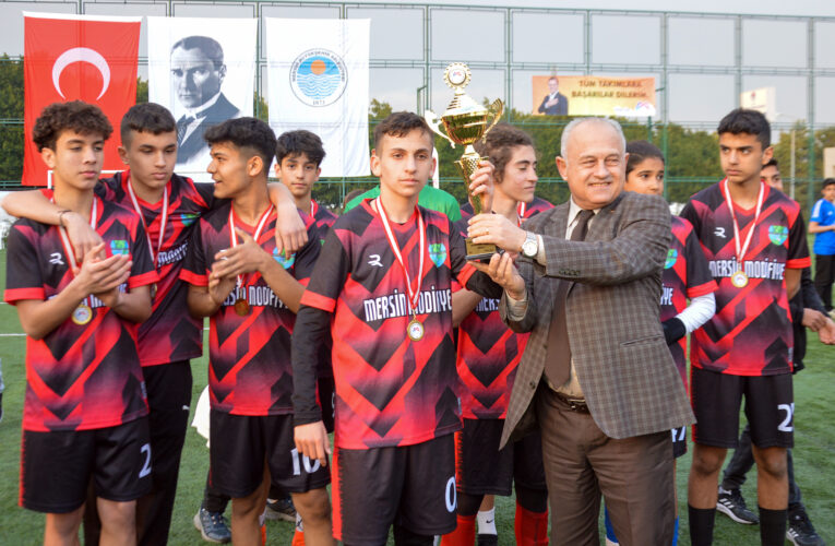 ULU ÖNDER ATATÜRK’ÜN MERSİN’E GELİŞİ TURNUVA İLE KUTLANDI