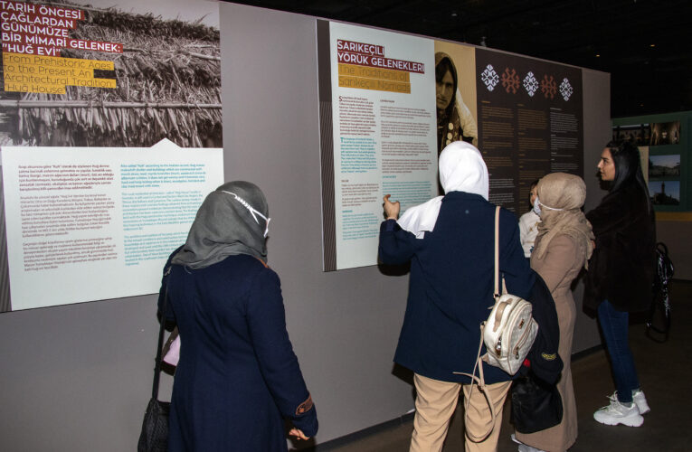 GÖÇMEN VE EV SAHİBİ TOPLULUKTAN KATILIMCILAR, MERSİN ARKEOLOJİ MÜZESİ’NDE TARİHİ BİR YOLCULUĞA ÇIKTI