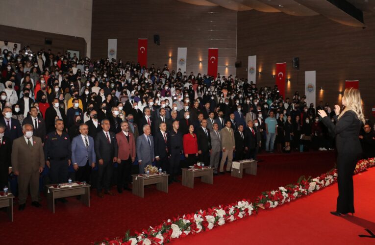 “ASIM’IN NESLİ” TOROSLAR’DAN; VATAN VE BAYRAK SEVGİSİNİ HAYKIRDI