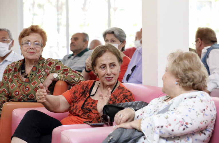 SEÇER, YAŞ ALMIŞLARA SESLENDİ: “SİZLERİN MUTLULUĞU İÇİN HER TÜRLÜ İMKANI SAĞLAMAYA HAZIRIZ”