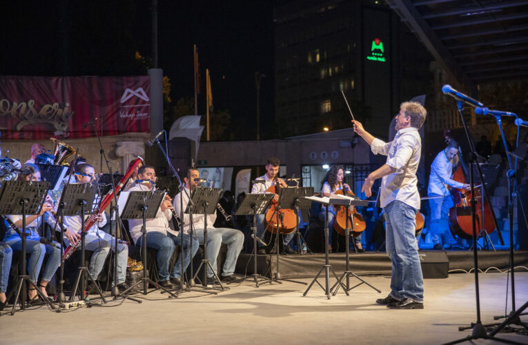 “İNSANLARIN GÜZEL MÜZİKLER, ŞARKILAR, TÜRKÜLER EŞLİĞİNDE BİR ARADA OLMASINI İSTİYORUZ”