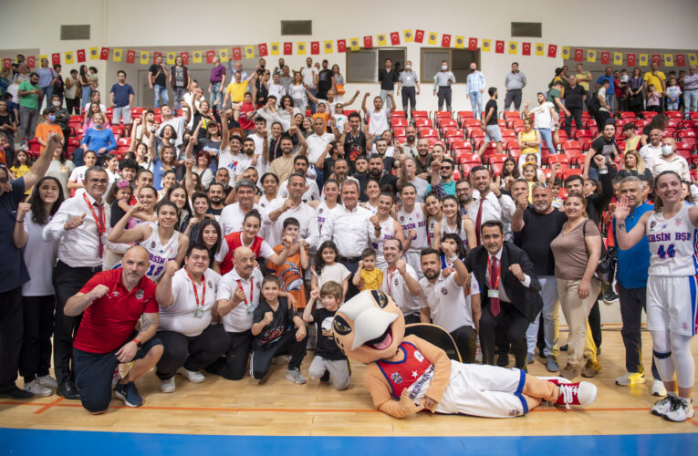 BAŞKAN SEÇER, MSK KADIN BASKETBOL TAKIMININ GALİBİYET SEVİNCİNE ORTAK OLDU