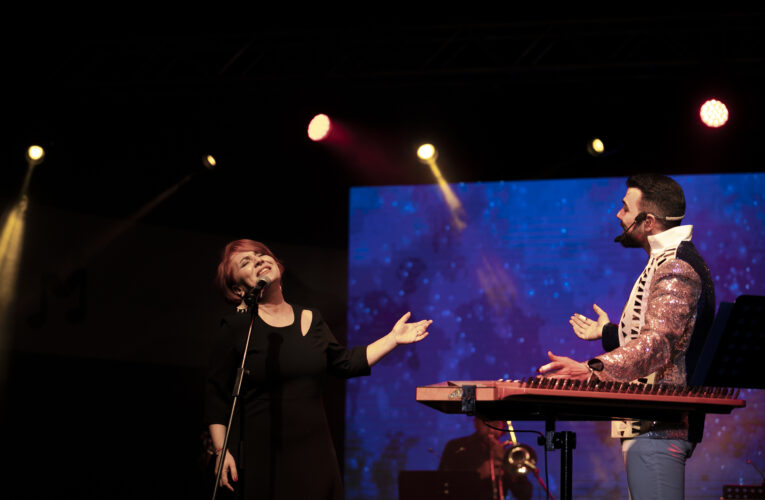 SEÇER: “MÜZİK MERSİN’E YAKIŞIYOR; MERSİN BİR RENK CÜMBÜŞÜ”