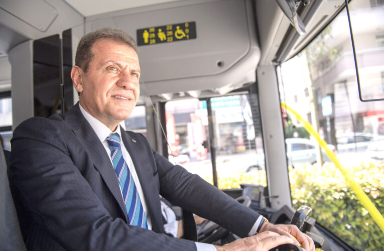 SEÇER, YENİ LİMONLARLA TARSUS’TA ŞEHİR TURU YAPTI