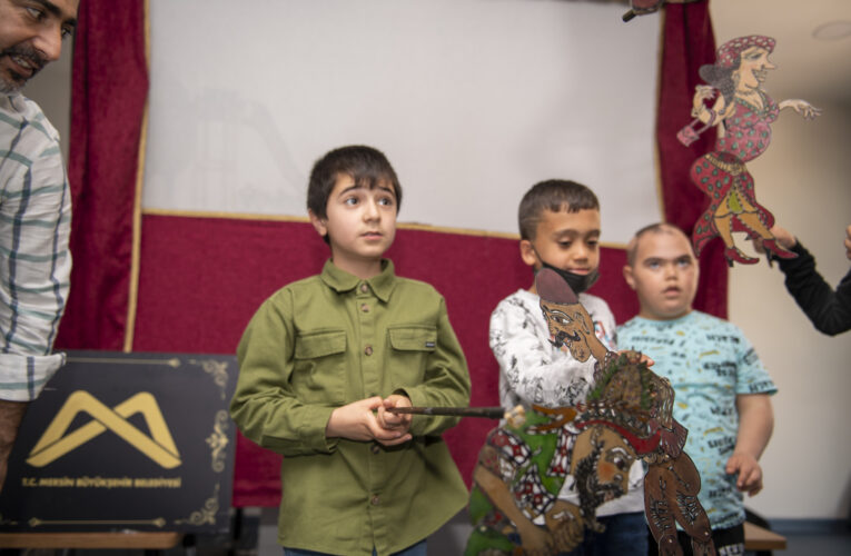 ÖZEL GEREKSİNİMLİ ÇOCUKLAR, KARAGÖZ HAYAL OYUNUYLA KEYİFLİ BİR GÜN GEÇİRDİ