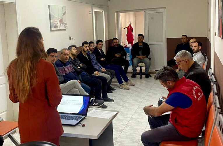 AKDENİZ’DE KADINA YÖNELİK ŞİDDETLE MÜCADELE EĞİTİMLERİ SÜRÜYOR