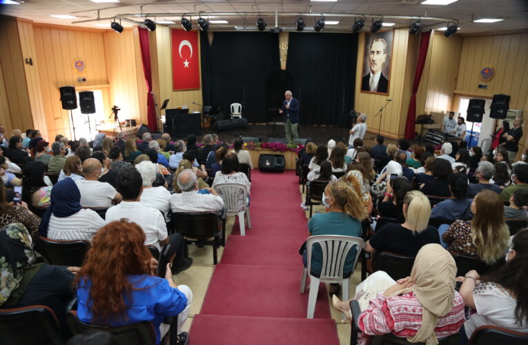 SAHNEDE İKİ SAATTEN FAZLA KALDILAR