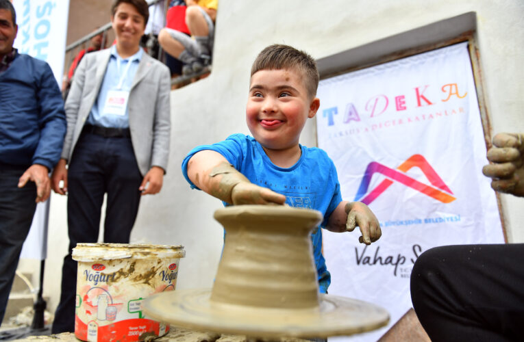 BÜYÜKŞEHİR VE TADEKA, TARSUS’UN KÖYLERİNİ ŞENLENDİRDİ