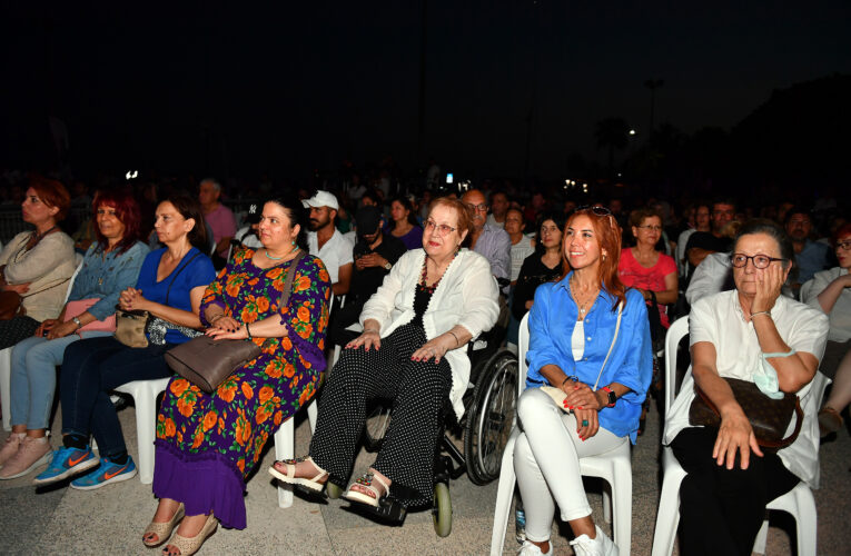SANATÇI ZEYNEP CASALİNİ, MBB KENT ORKESTRASI’YLA SAHNE ALDI