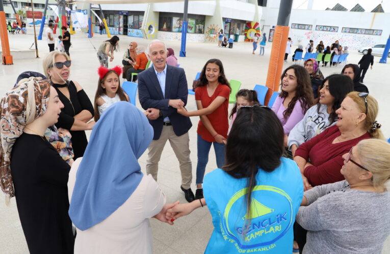 AKDENİZ BELEDİYE BAŞKANI GÜLTAK, KAPIZLI KAMPINDAKİ KADINLARI ZİYARET ETTİ
