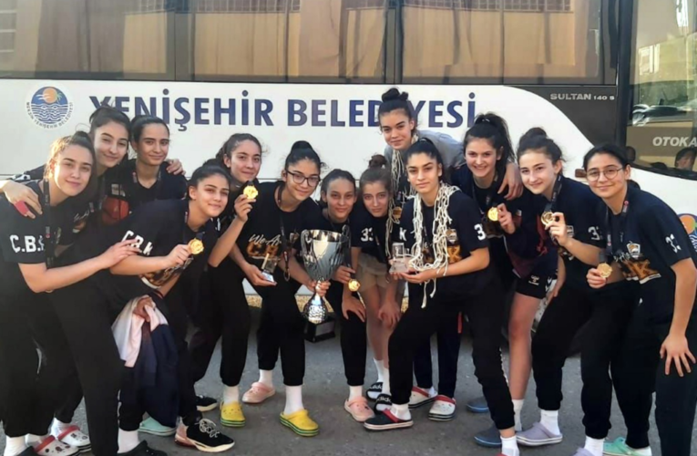 Bir sezonda 5 final 3 kupa