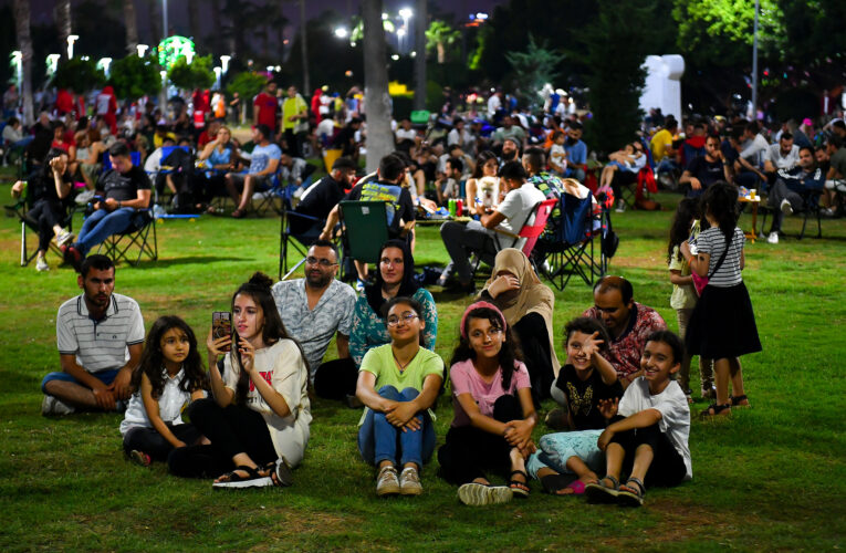 KÜLTÜR PARK’TA CUMA VE CUMARTESİ AKŞAMLARI AKUSTİK KONSERLERLE KARNAVAL HAVASI…
