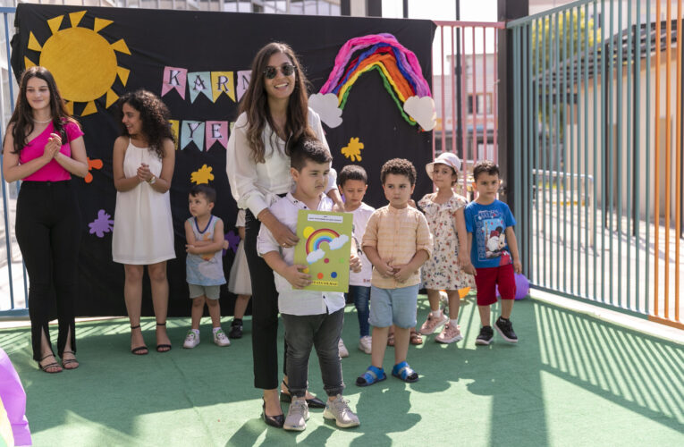 ADİLE TEYZE VE MÜNİR ÖZKUL KREŞLERİNDE EĞİTİM ALAN MİNİKLER KARNELERİNİ ALDI