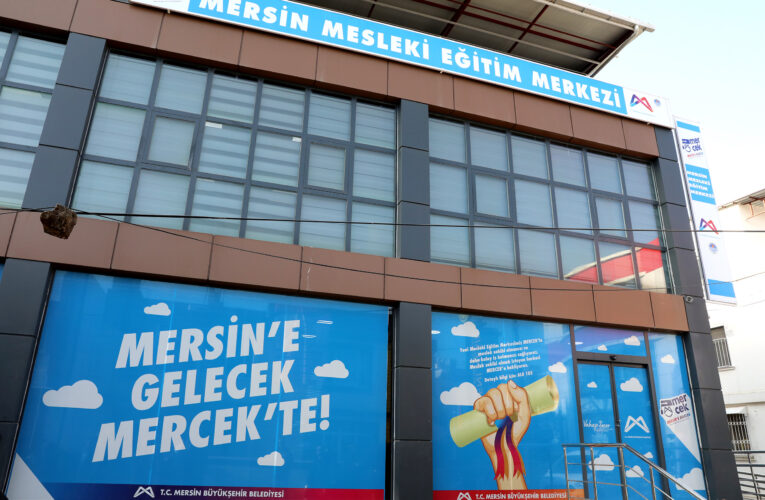 MERSİN BÜYÜKŞEHİR’DEN MERCEK’TE “DİJİTAL AKADEMİ” PROJESİ