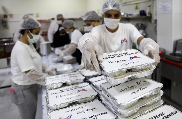 MERSİN BÜYÜKŞEHİR’İN YEMEK HİZMETİNDE YENİ REKOR: 3 MİLYON PAKET