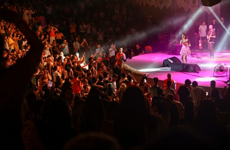 Melek Mosso’ya Mersin’de Sevgi Seli