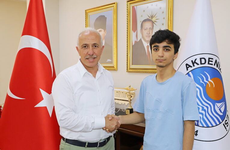 “Belediyenin eğitim seti ile başardı, hayali bilgisayar mühendisi olmak”