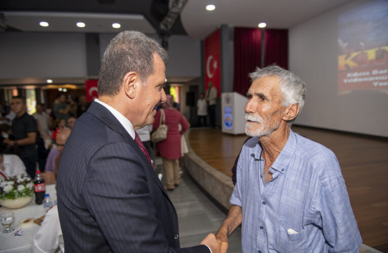 SEÇER: “BÜTÜN BİR TÜRK HALKI SOYDAŞLARIMIZIN YANINDA OLDUK”