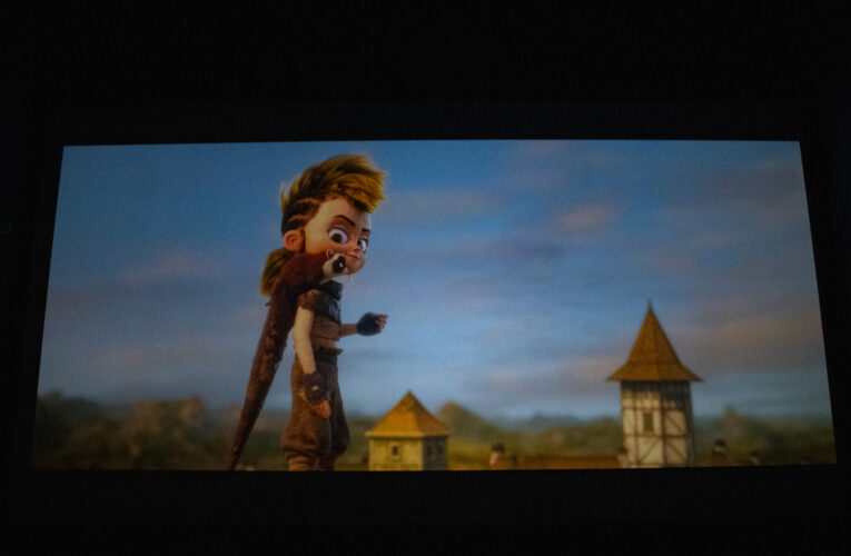 ÖZEL GEREKSİNİMLİ BİREYLER İLK KEZ SİNEMA SALONU’NDA FİLM İZLEMENİN MUTLULUĞUNU YAŞADI