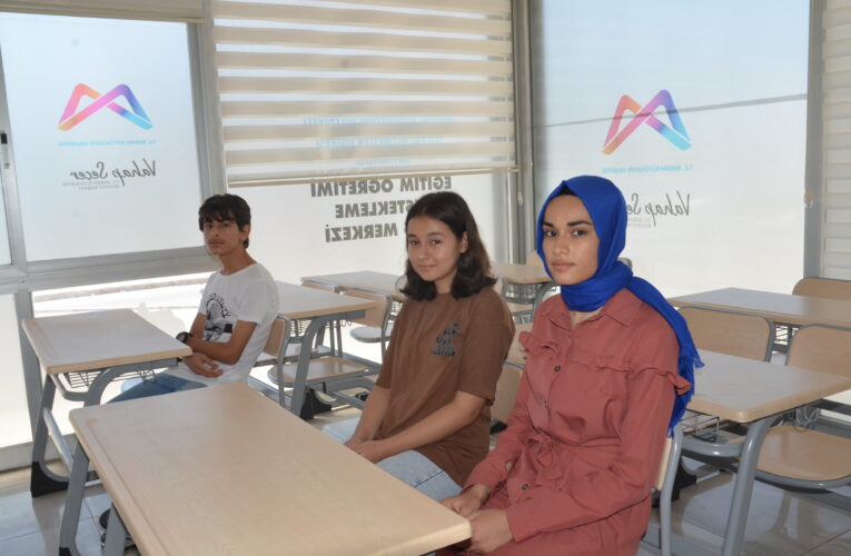 MERSİN BÜYÜKŞEHİR, ÖĞRENCİLERİN LİSE HAYALLERİNE KÖPRÜ OLUYOR