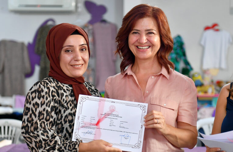 MERAL SEÇER’DEN KURSİYER KADINLARA DESTEK: “ANNE GÜÇLÜ OLURSA, ÇOCUKLAR DAHA DA GÜÇLÜ OLUR”