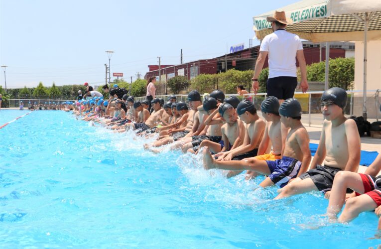 Toroslar Belediyesi, olimpik yüzme havuzunda yeni yetenekler yetiştiriyor.