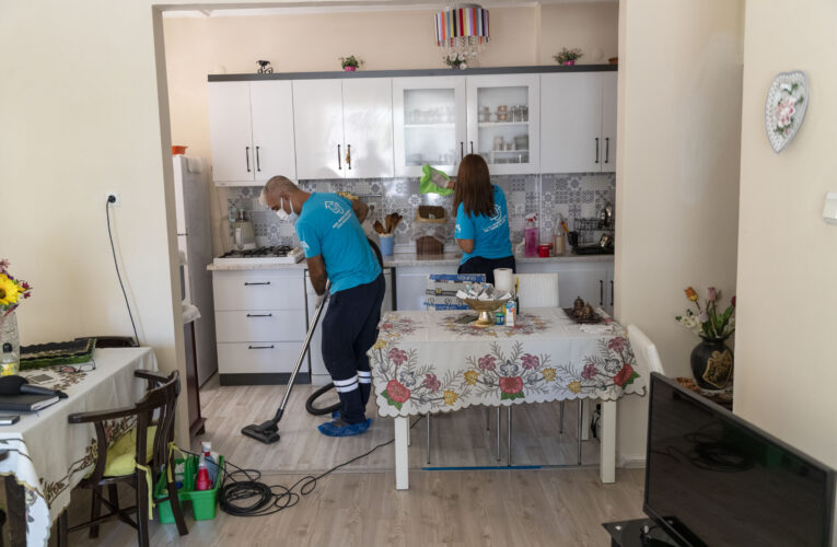 BÜYÜKŞEHİR’İN EVDE SAĞLIK VE BAKIM HİZMETİ, YÜZLERİ GÜLDÜRMEYE DEVAM EDİYOR