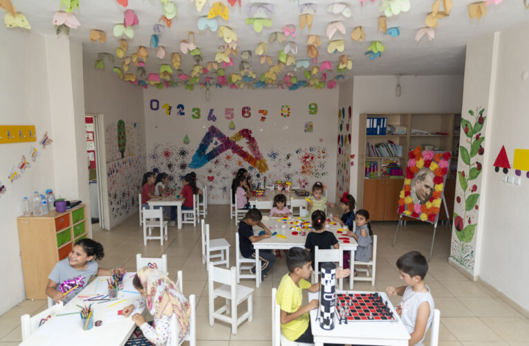 ATGİRMEZ KADIN VE ÇOCUK ATÖLYESİ’NDE HEM ÇOCUKLAR HEM DE ANNELERİ EĞİTİM ALIYOR