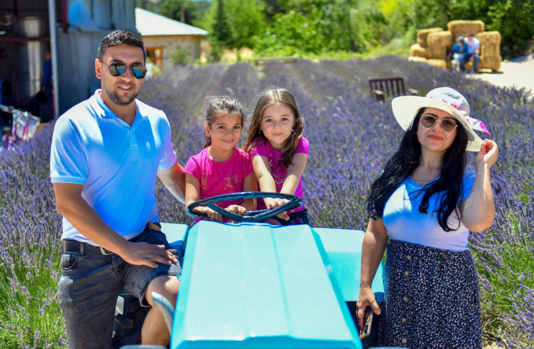 BÜYÜKŞEHİR DESTEKLEDİ, KÖYLÜLER ÜRETİP ÖĞRENCİLERE BURS VERDİ