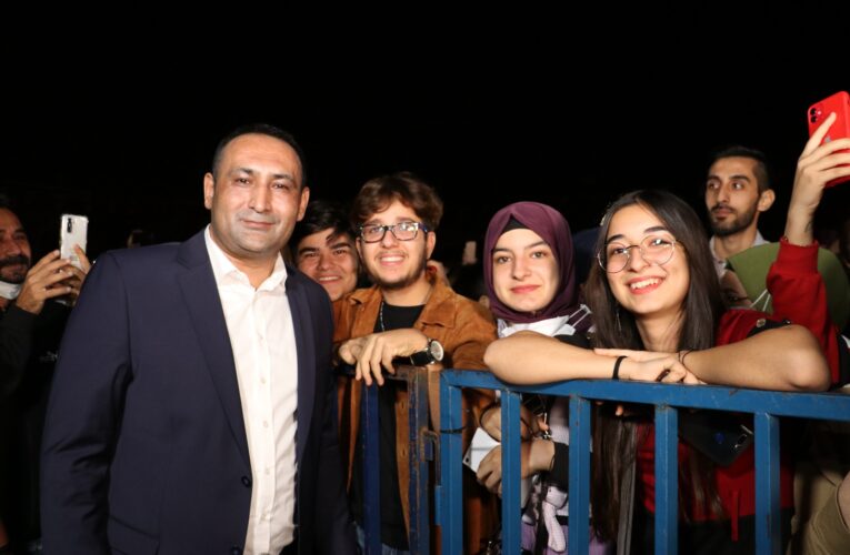 “ÜNLÜ SANATÇILAR KIRAÇ, KURTULUŞ KUŞ VE BURAK BULUT TOROSLAR’DA SAHNE ALACAK”