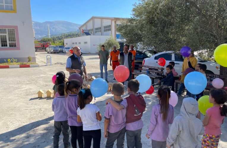 Mut’ta öğrencilere kuş yuvası dağıtıldı