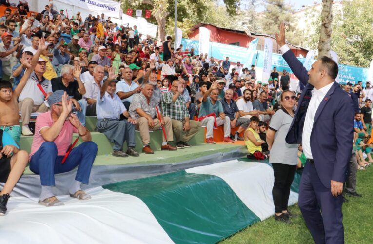 TOROSLAR, ZAFER HAFTASI’NA KARAKUCAK GÜREŞLERİ İLE DAMGA VURDU