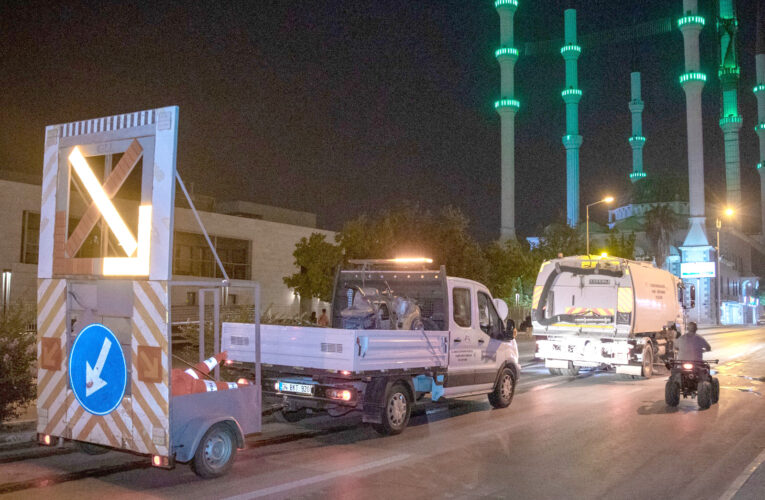 BÜYÜKŞEHİR, DEFORME OLMUŞ 300 KM YOL ÇİZGİSİNİ YENİLİYOR