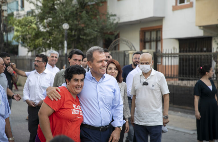 SEÇER, ÇAY MAHALLESİ’NDE MAHALLELİNİN SICAK ÇAYINI İÇTİ