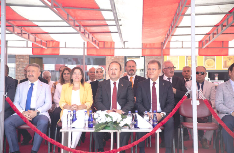 BAŞKAN SEÇER, ‘İLKÖĞRETİM HAFTASI KUTLAMA PROGRAMI’NA KATILDI