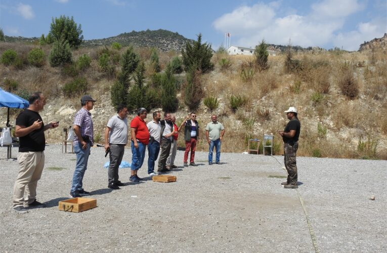 Mersin’de silah eğitimi verildi